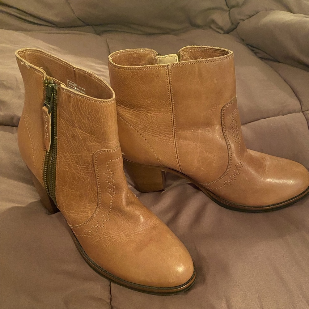 Womens Ariat Booties